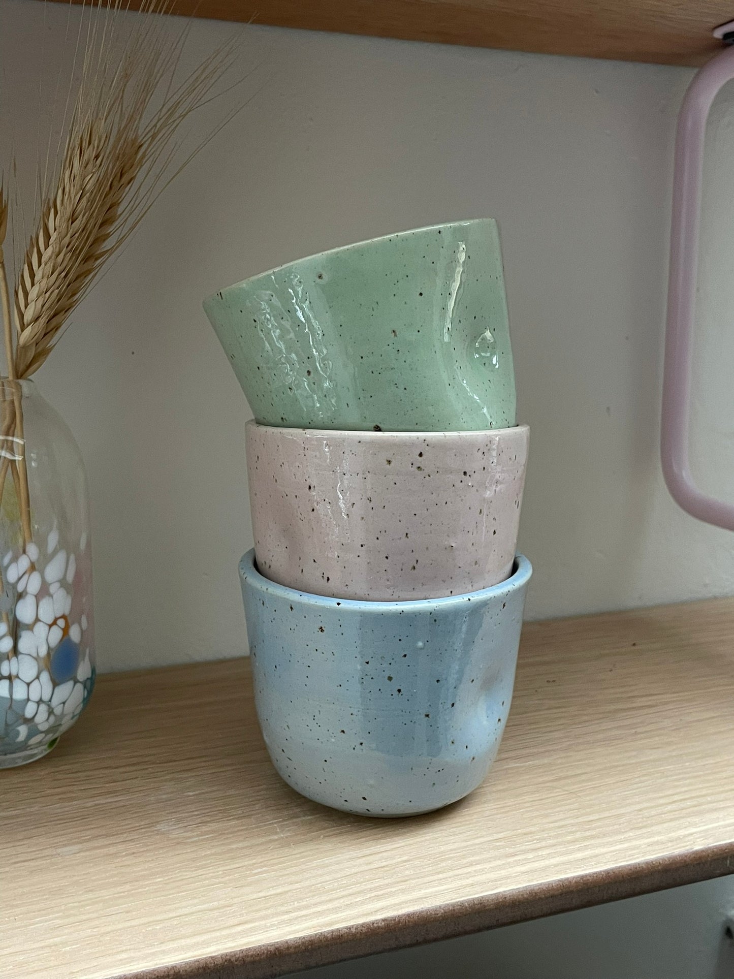 Koffiemok met een deukje- regenboog