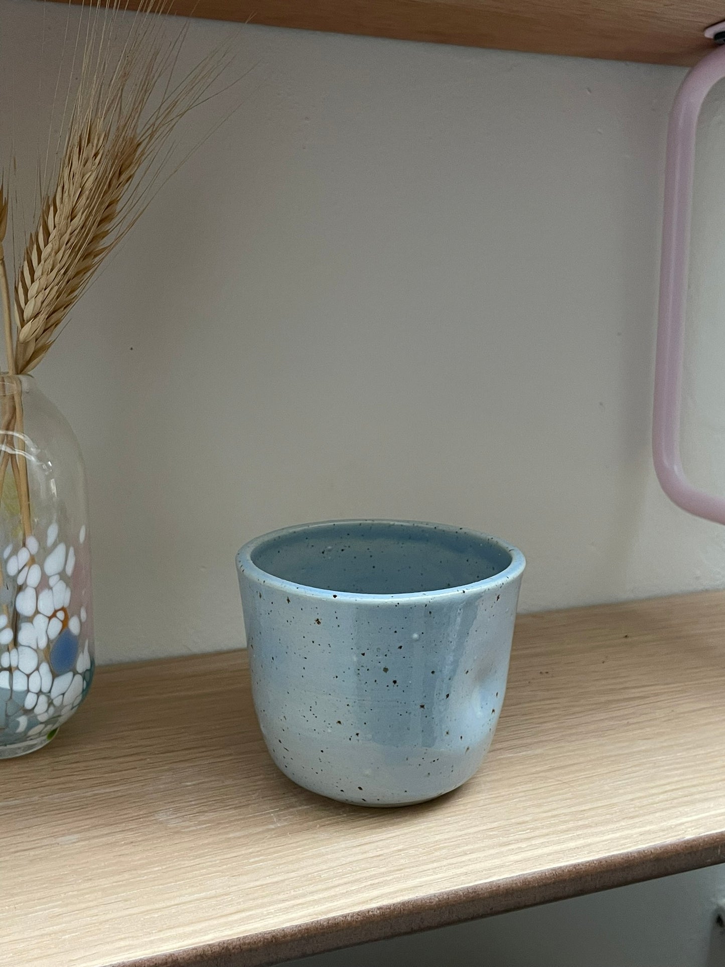 Koffiemok met een deukje- regenboog